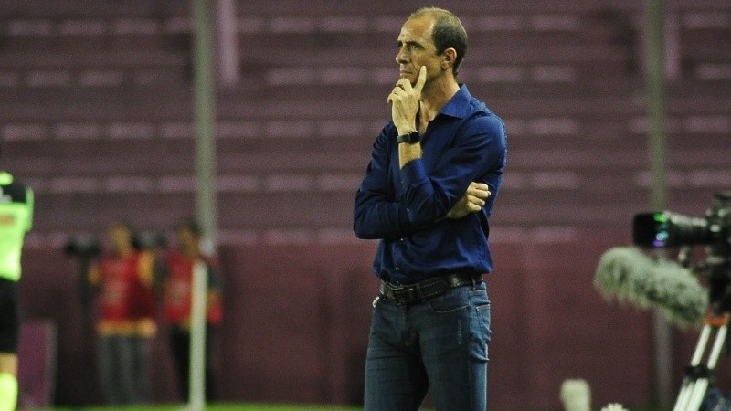 El DT de Central habló tras la derrota ante Lanús y minimizó el mal momento del equipo.