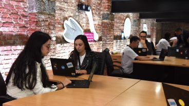 El programa fue presentado este jueves con la presencia de Javkin y Perotti