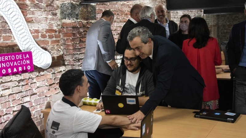 El programa fue presentado este jueves con la presencia de Javkin y Perotti