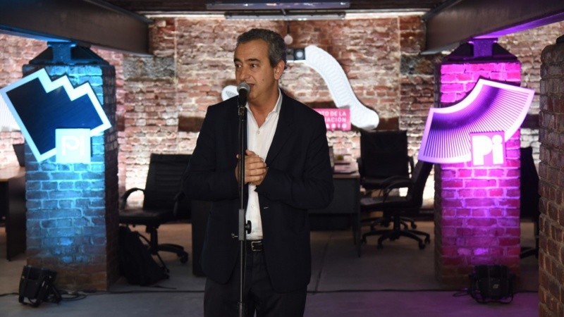 El programa fue presentado este jueves con la presencia de Javkin y Perotti