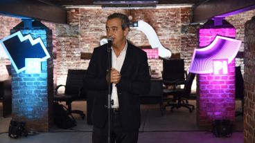 El programa fue presentado este jueves con la presencia de Javkin y Perotti