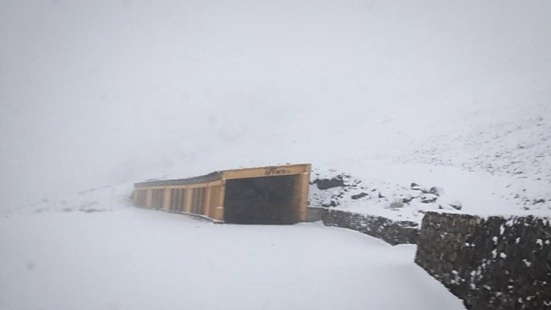 Es posible que la nieve cese en los próximos días y el paso se vuelva habilitar.