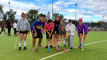 Los chicos y las chicas se preparan para entrenar.