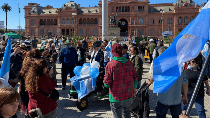 En la Plaza de Mayo se sumaron dirigentes opositores con diversas consignas.