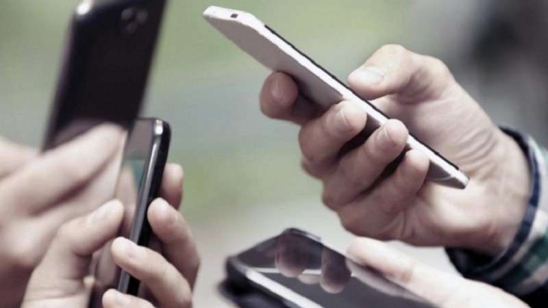 La suba autorizada alcanza a todas las empresas que brindan servicios de comunicación.