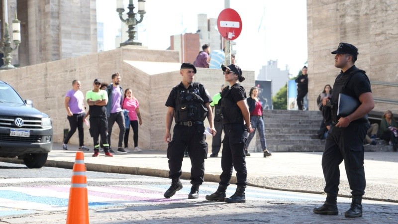 El operativo de este lunes al mediodía frente al Concejo debido a la amenaza