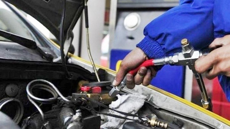 Petroleras prefieren vender en el mercado libre y no a la estacionera a precios regulados