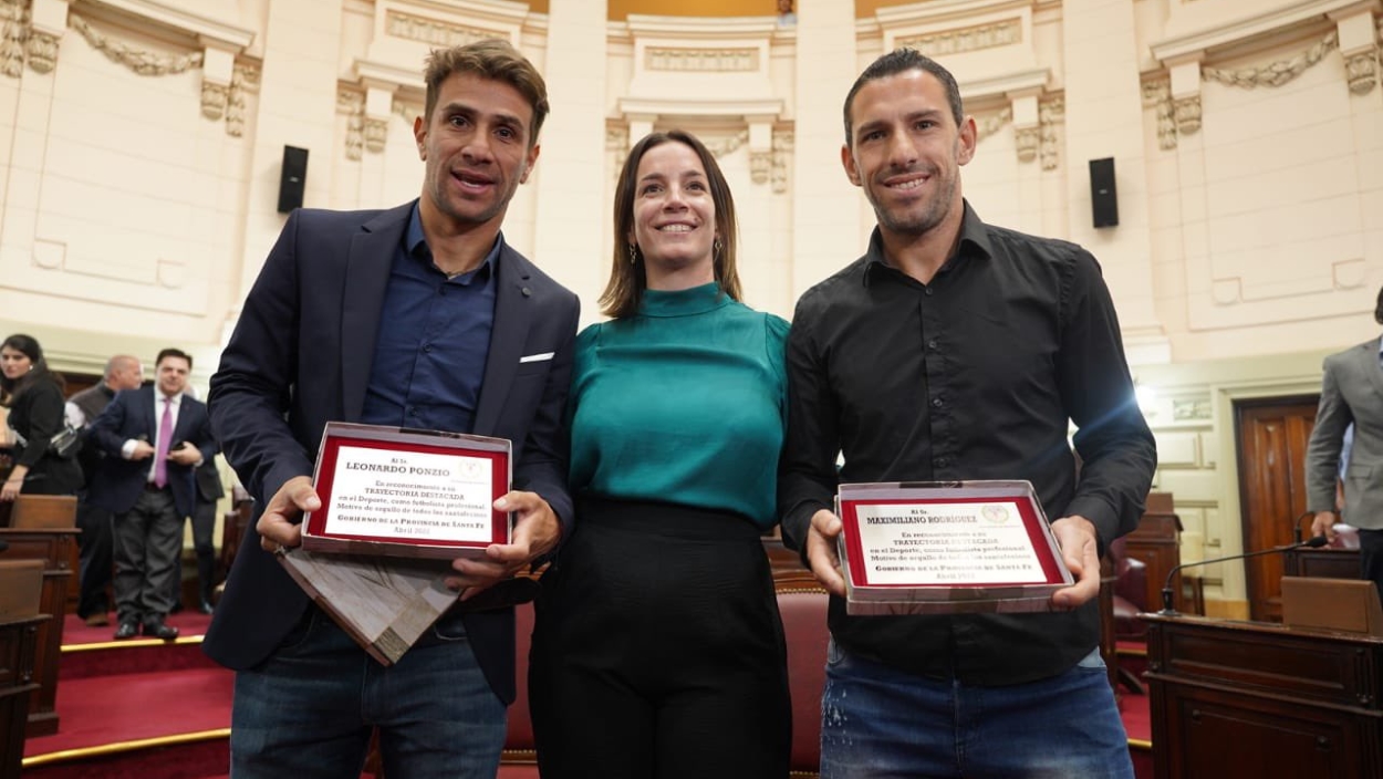 Por iniciativa de la Diputada Provincial Lucila de Ponti, se les entregó una distinción titulada: 