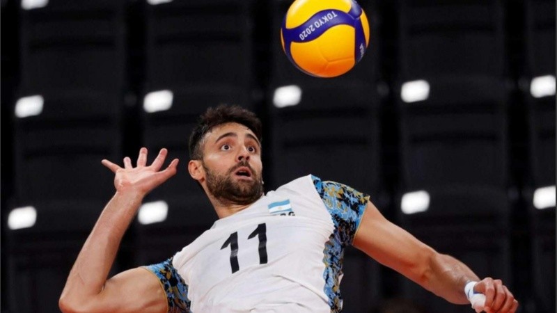 Solé empezó su carrera en el club Triángulo y después pasó a Sonder. 