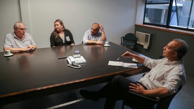 Los tres sindicalistas en una charla abierta con Rosario3 por el Día del Trabajador