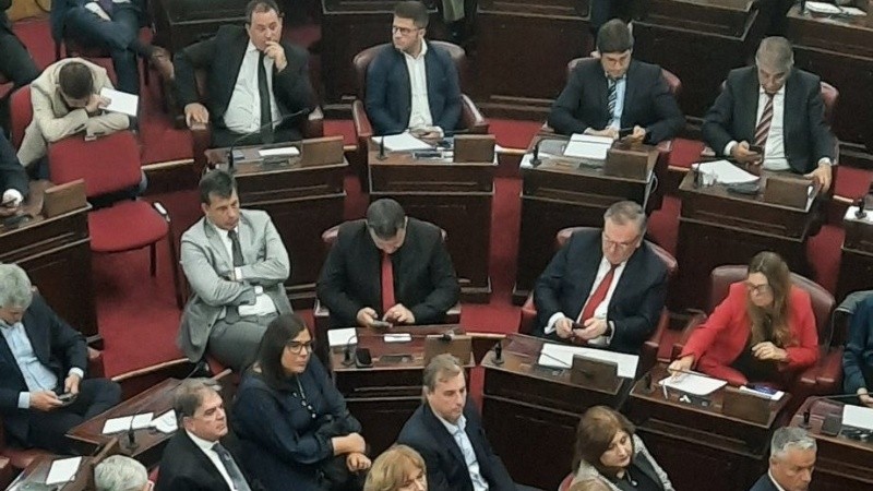 Los legisladores escucharon el mensaje del gobernador y opinaron en Twitter.