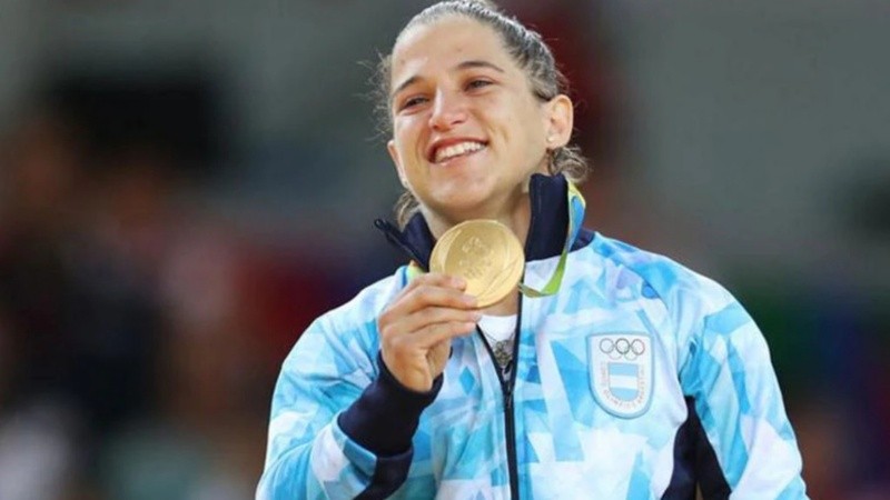 Paula con la medalla de oro ganada en Río 2016.