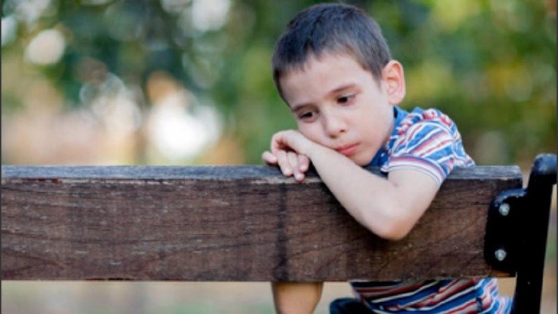 Esta hepatitis produce ictericia, diarrea, vómitos, dolores abdominales.