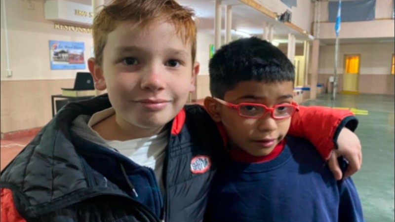 Joaquín y Josue en su escuela. 