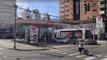 El local de Córdoba y Ovidio Lagos pertenece a Axion.