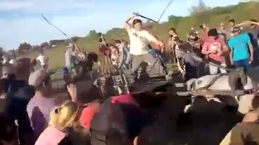 La brutal cinchada que llevaban a cabo estos hombres por apuestas