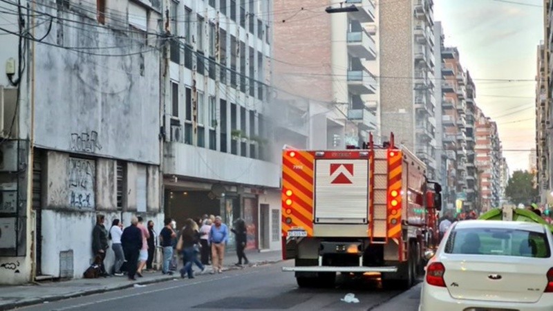 La cuadra de Corrientes al 1400, entre Zeballos y 9 de Julio.