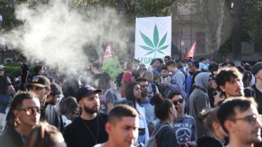 La concentración en la ciudad comenzó a las 14 en la plaza San Martín.