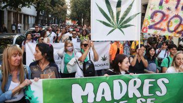 La marcha cruzó el centro hasta el Monumento a la Bandera.