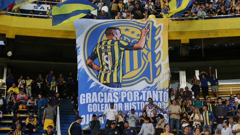 La emotiva despedida del goleador canalla este sábado en el Gigante. 