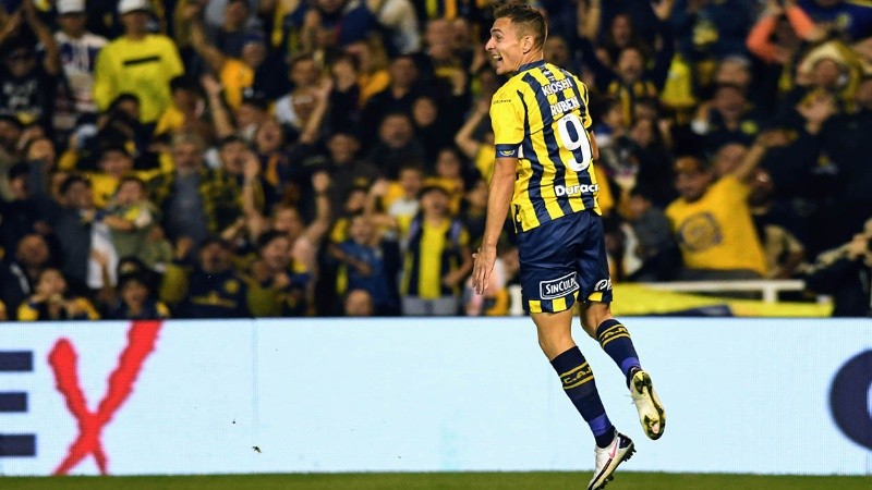 La emotiva despedida del goleador canalla este sábado en el Gigante. 