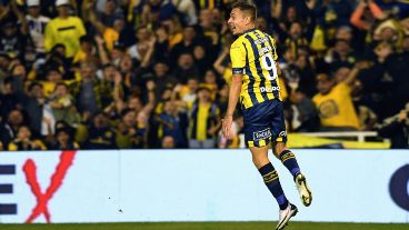 La emotiva despedida del goleador canalla este sábado en el Gigante.