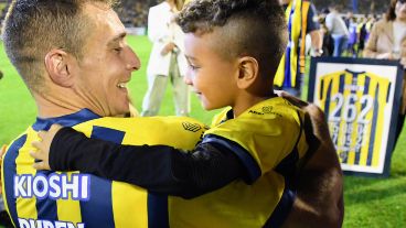 La emotiva despedida del goleador canalla este sábado en el Gigante.
