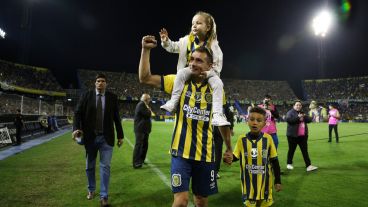 La emotiva despedida del goleador canalla este sábado en el Gigante.