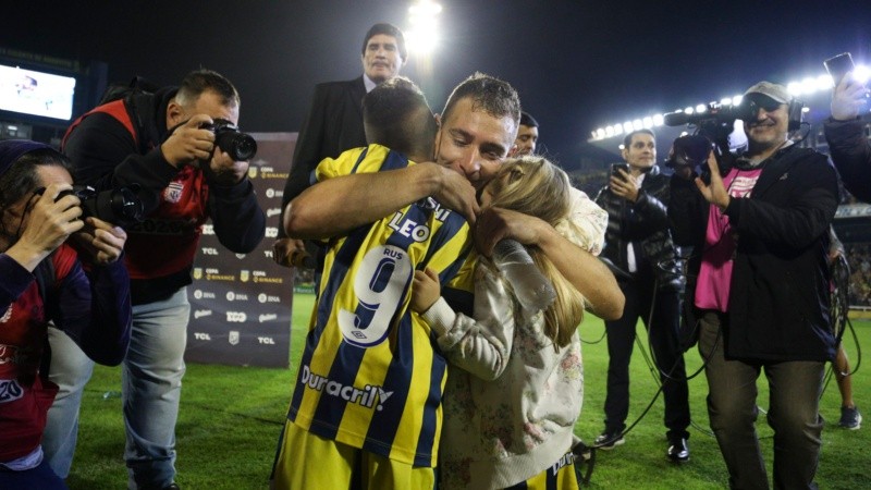 La emotiva despedida del goleador canalla este sábado en el Gigante. 