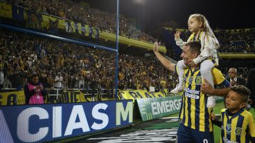 La emotiva despedida del goleador canalla este sábado en el Gigante.