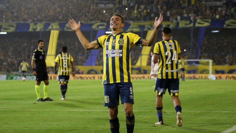 La emotiva despedida del goleador canalla este sábado en el Gigante. 