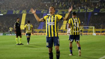 La emotiva despedida del goleador canalla este sábado en el Gigante.