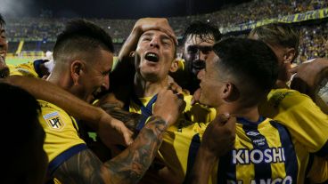 La emotiva despedida del goleador canalla este sábado en el Gigante.