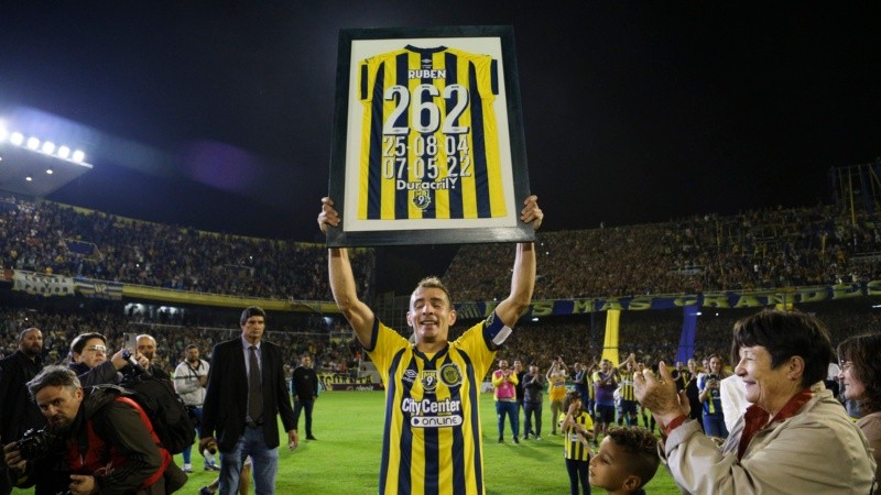 La emotiva despedida del goleador canalla este sábado en el Gigante. 