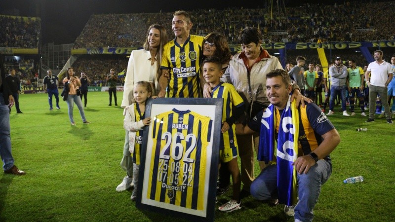 La emotiva despedida del goleador canalla este sábado en el Gigante. 