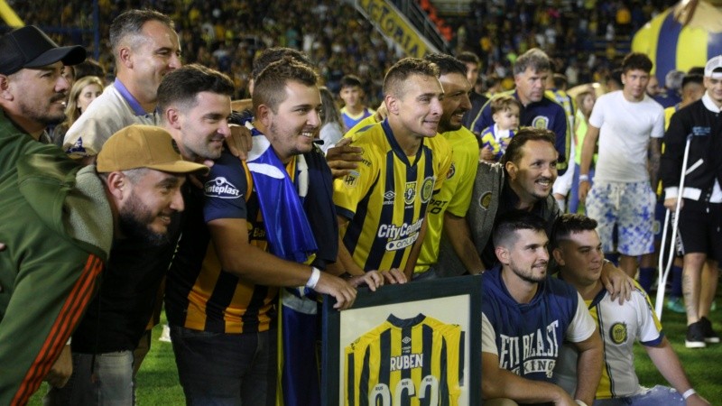La emotiva despedida del goleador canalla este sábado en el Gigante. 
