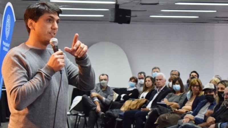 El secretario en una reunión con los equipos territoriales del Plan Cuidar.