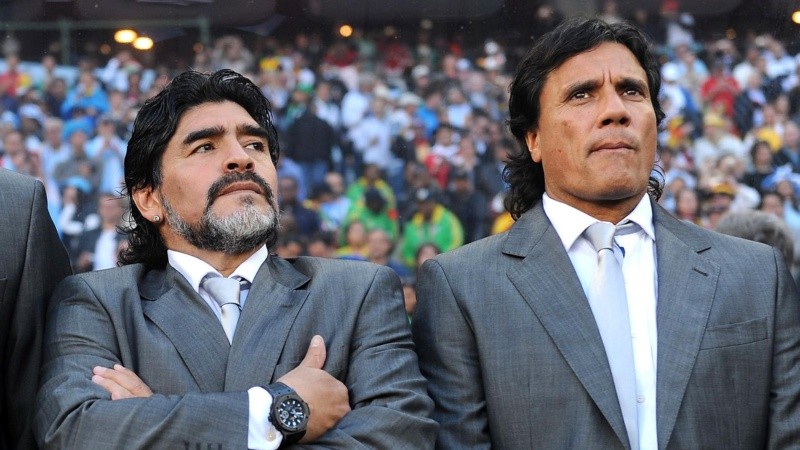Enrique fue compañero de Maradona en el seleccionado y también lo acompañó como ayudante de campo en Sudáfrica 2010.