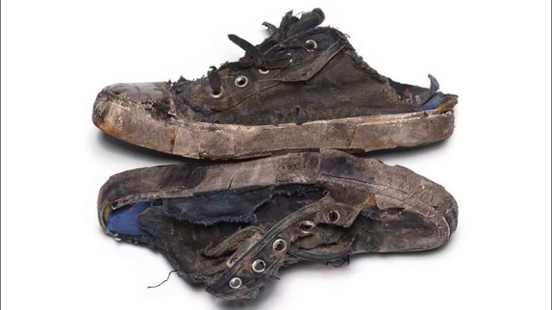 En la página web oficial de Balenciaga se exhiben varios modelos de la línea.