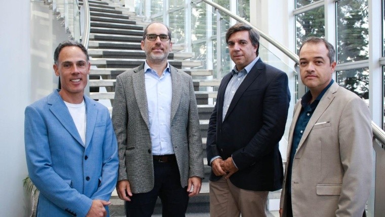 Esteban Lombardía (Protergium), Mauro Edalian y Fernando Lespiau (Helm) y Adrián Rovetto (Protergium).