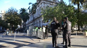 El operativo comenzó este jueves a la mañana en la Facultad de Derecho.