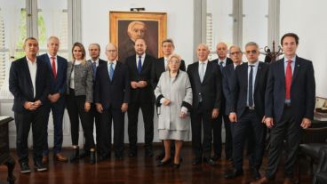 Los principales protagonistas de la reunión de este jueves en la Facultad de Derecho.