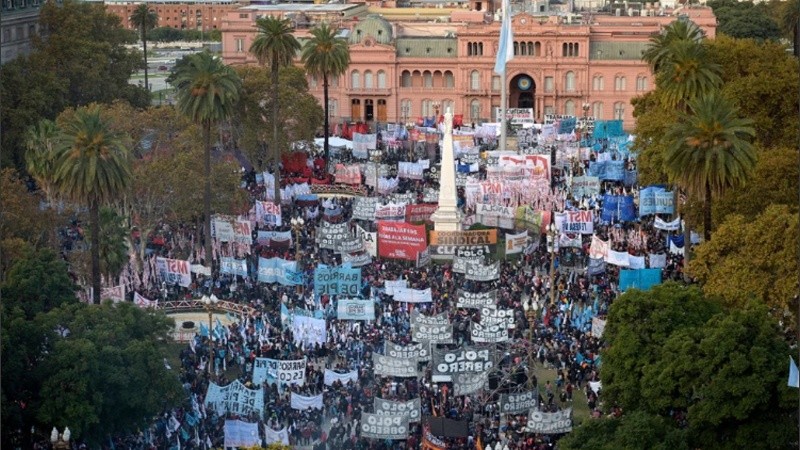 Las organizaciones culminaron su marcha en la Plaza de Mayo.