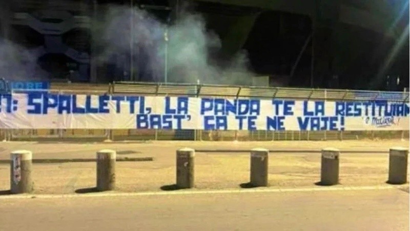 El mensaje contra el DT del Napoli se hizo viral en todo el mundo.