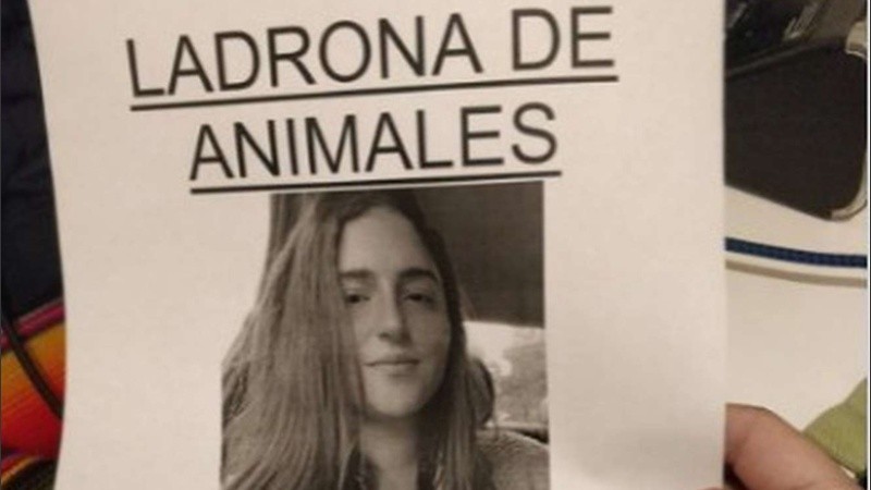 Un usuario compartió un supuesto cartel para escrachar a la joven que se llevó al perro.