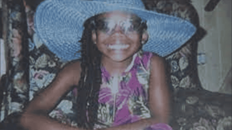 La niña fue encontrada inconsciente en su habitación por su propia madre.