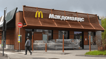 La empresa se retira del país tras más de 30 años con negocios abiertos.