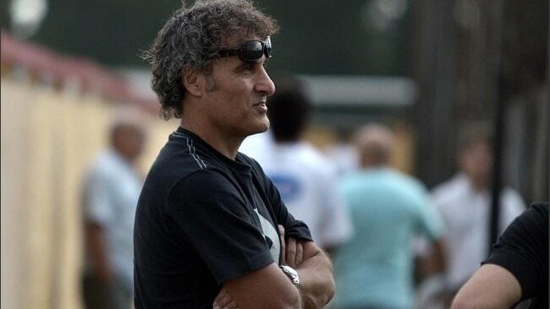 La renuncia de Saldaña sorprendió a la dirigencia en medio del mercado de pases.