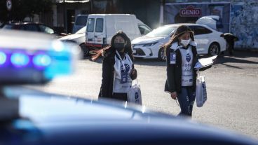 Las imágenes de los censistas haciendo su trabajo en Rosario este miércoles.