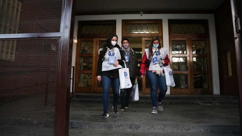 Las imágenes de los censistas haciendo su trabajo en Rosario este miércoles.